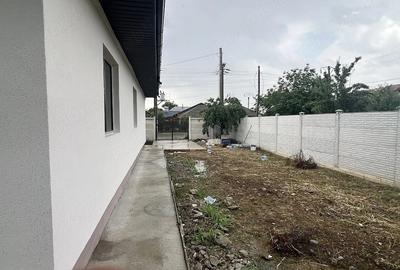 Casă cu 4 camere cu Teren 400 Mp în Amara