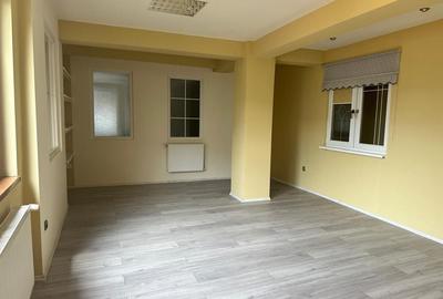 Spațiu comercial, de 83 mp, în Central - 6