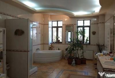 Casă cu 7 camere cu Teren 400 Mp în Cotroceni