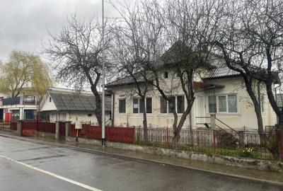 Casă cu 3 camere cu Teren 542 Mp în Central - 1