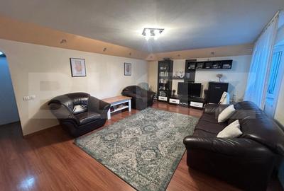 Apartament cu 3 camere decomandat, mobilat în Micro 5