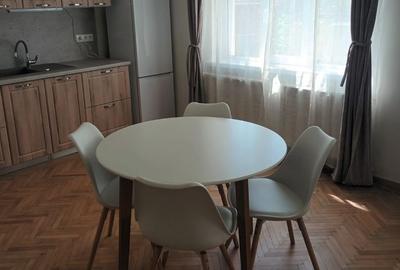 Casă cu 4 camere în Noua