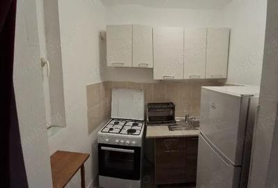 Garsonieră decomandată în Rogerius