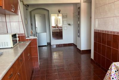 Apartament cu 3 camere decomandat în Nicolae Titulescu