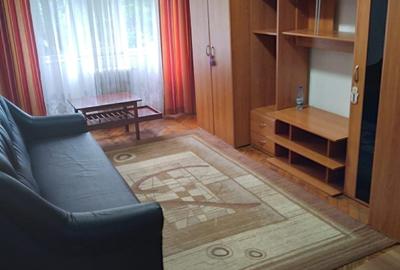 Apartament cu 2 camere decomandat în Arefu