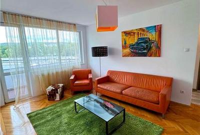 Apartament cu 3 camere decomandat în Aleea Carpați