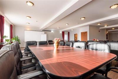 Hotel/Pensiune, de 3,200 mp, în Exterior Est - 21