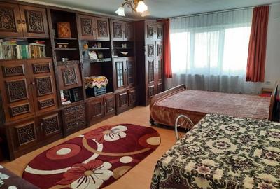 Casă cu 5 camere cu Teren 1000 Mp în Tomșani - 4