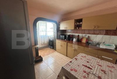 Apartament cu 3 camere decomandat, mobilat în Micro 5