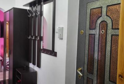 Apartament cu 3 camere semidecomandat în Central - 1
