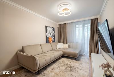 Apartament cu 3 camere decomandat în Tei