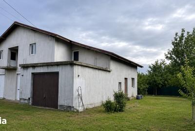 Casă cu 6 camere cu Teren 1293 Mp în Butimanu