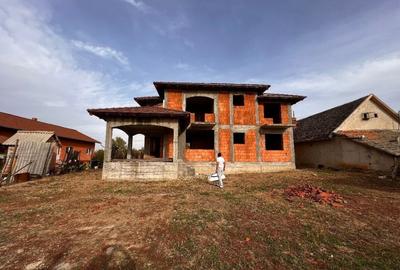 Casă cu 5 camere cu Teren 1440 Mp în Semlac - 9