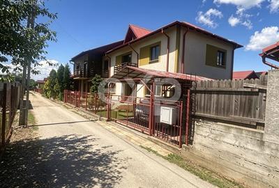 Duplex cu 8 camere cu Canalizare în Prundu - 2
