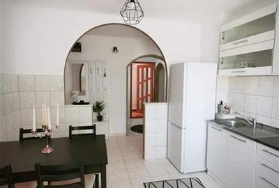 Apartament cu 3 camere decomandat, mobilat în Lipovei
