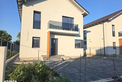 Casă cu 4 camere cu Teren 450 Mp în Stupini