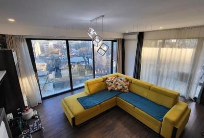 Apartament cu 3 camere decomandat, mobilat în Victoriei