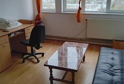 Apartament cu 3 camere semidecomandat, mobilat în Titan - 2