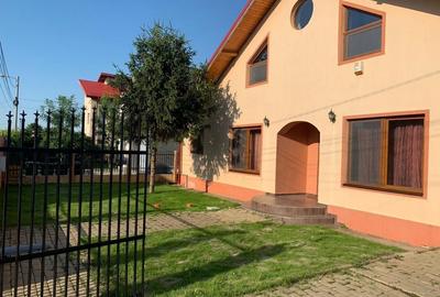 Casă cu 4 camere decomandat în Nord