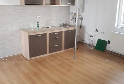 Apartament cu 2 camere semidecomandat în P-ța Victoriei
