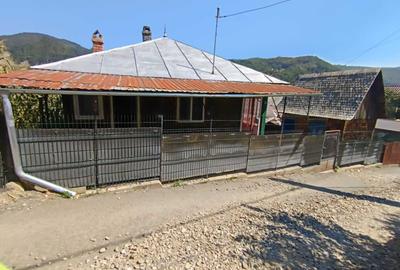 Casă cu 4 camere în Siriu