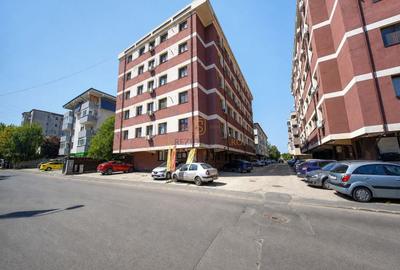 Apartament cu 3 camere semidecomandat, mobilat în Central