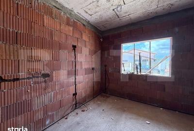 Casă cu 4 camere cu Teren 200 Mp în Malu Mare