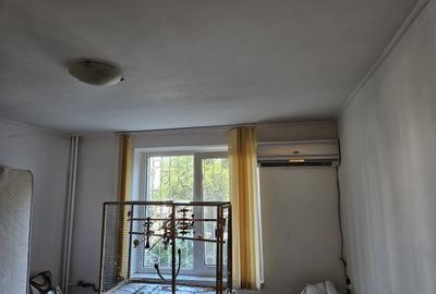 Apartament cu 2 camere decomandat în Tei