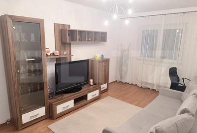 Apartament cu 3 camere decomandat, mobilat în Nicolina