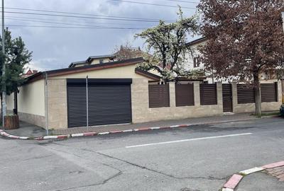 Casă cu 3 camere cu Teren 340 Mp în Central - 1