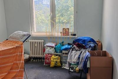 Apartament cu 3 camere decomandat în Titan