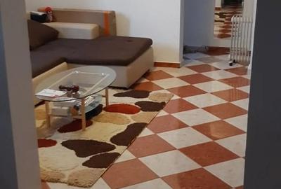Apartament cu 4 camere semidecomandat în Big - 3