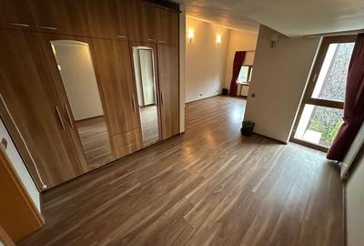 Casă / Vilă cu 6 camere în zona  Calea Aradului - 48