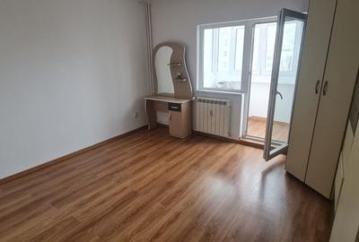 Apartament cu 3 camere decomandat în Muncii