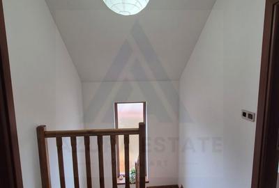 Casă cu 4 camere cu Canalizare în Central