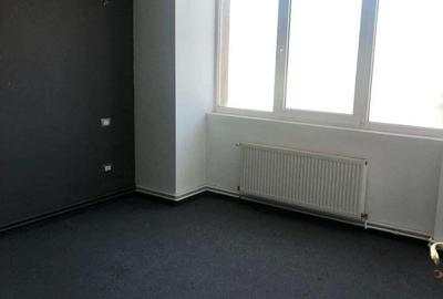 Spațiu comercial, de 92 mp, în Central - 3