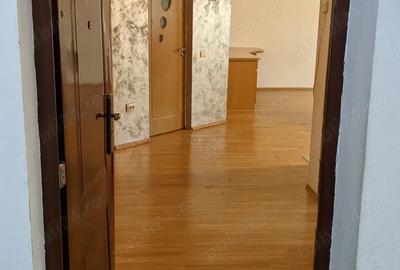 Vand ap in Flore?ti ,str Florilor ,intre case ,strada privata ,asfaltata ,suprafa?a totala 61 mp. - 12