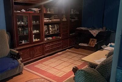 Apartament cu 3 camere decomandat în Titan