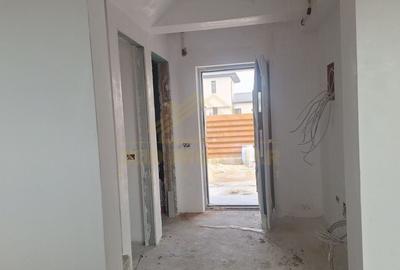 Casă cu 4 camere cu Canalizare în Central - 8