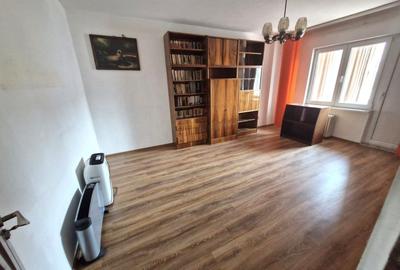 Apartament cu 3 camere decomandat, mobilat în Vitan