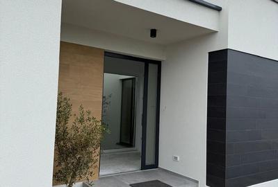 Duplex cu 4 camere cu Canalizare în Dumbrăvița