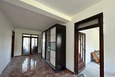 Casă cu 7 camere cu Teren 1000 Mp în Mărăcineni - 4