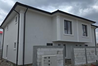 Casă cu 4 camere cu Teren 200 Mp în Central