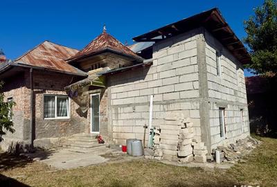 Casă cu 5 camere în Central - 2