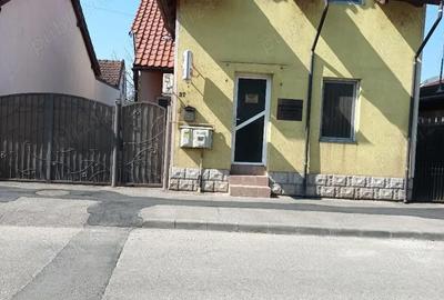 Casă cu 3 camere cu Teren 600 Mp în Central - 1