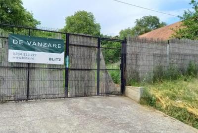 Teren de 2700 mp, în Central