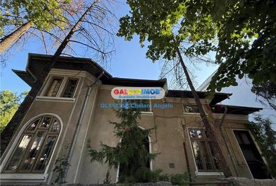 Casă individuală cu 7 camere cu Garaj în Băneasa