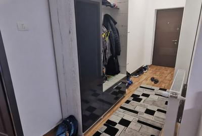 Apartament cu 2 camere decomandat în Petros