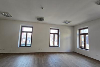 Casă cu 11 camere cu Canalizare în Ultracentral - 42