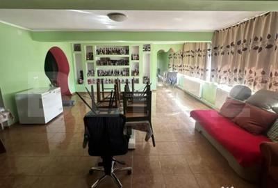 Casă cu 4 camere cu Teren 3018 Mp în Vest - 2